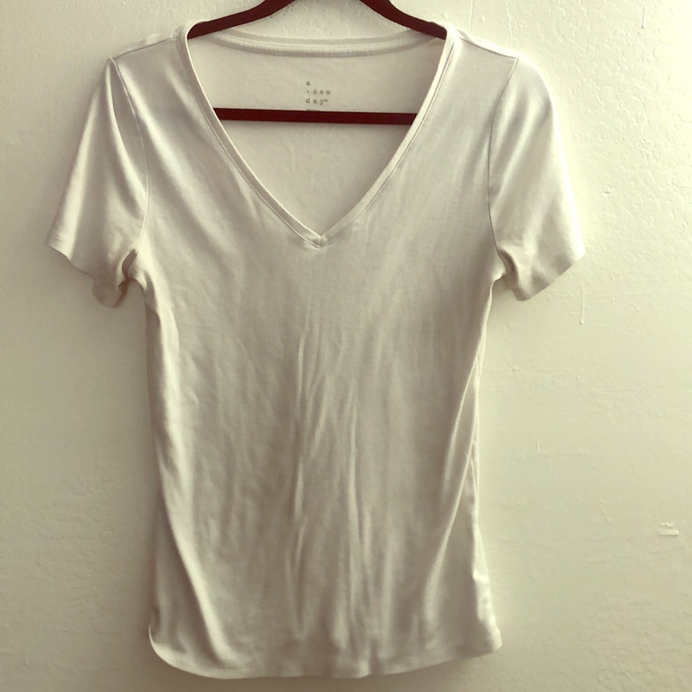 White fitted V Neck tee